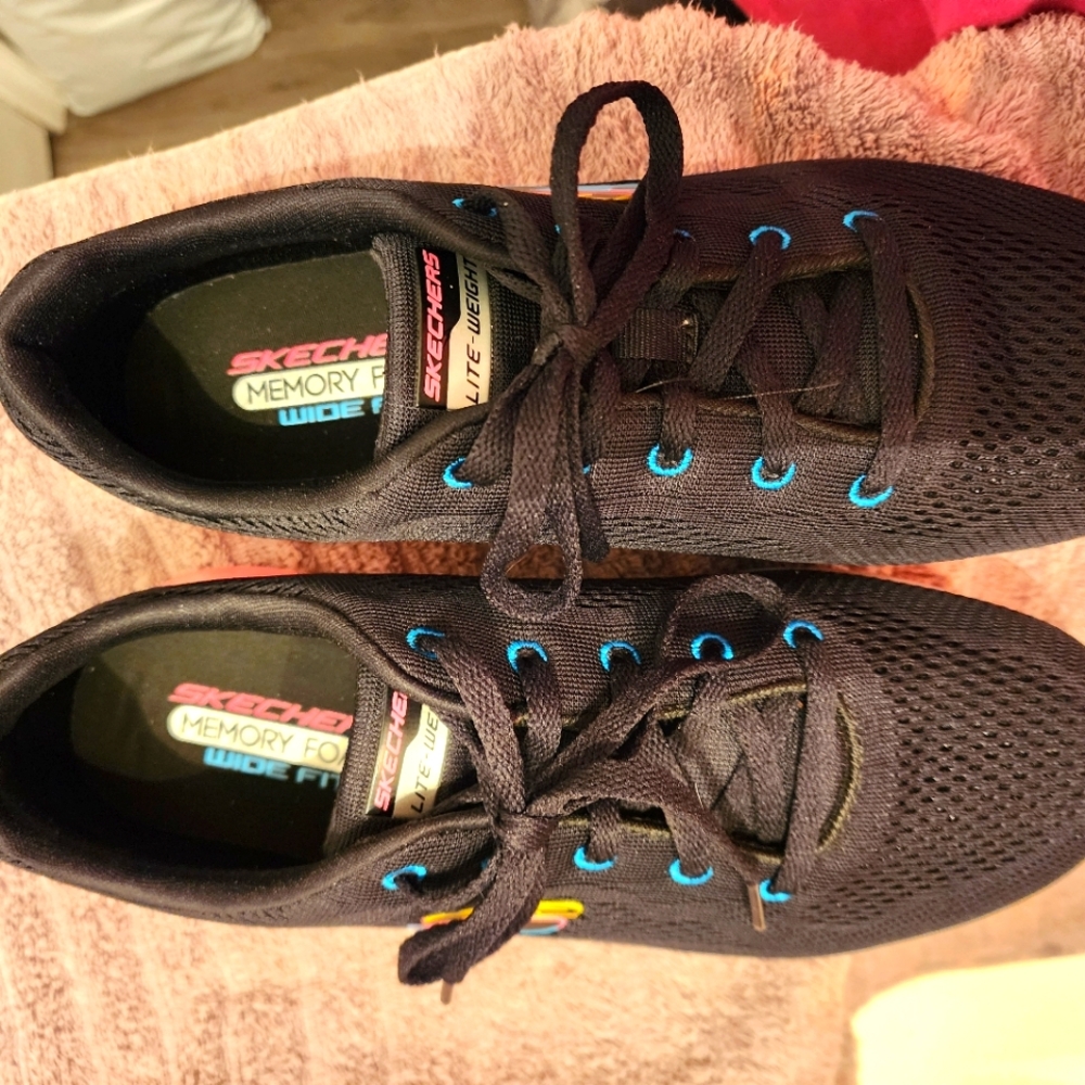 Skechers Womens Black Athletic Shoes Size 10W